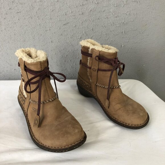UGG Australia Boots Womens Size 6 Brown Sheepskin Lined Leather Lace Up SN 5135 - Picture 1 of 16